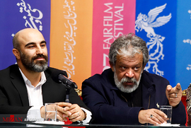 حسن پورشیرازی، بازیگر، و محسن تنابنده، نویسنده و کارگردان، در نشست خبری فیلم سینمایی قسم
