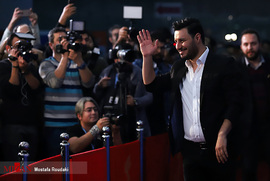 جواد عزتی، بازیگر، در فرش قرمز فیلم سینمایی  ماجرای نیمروز ۲ رد خون 