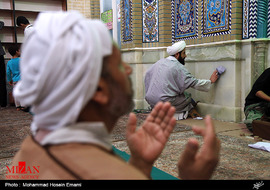 غبار روبی مساجد در آستانه ماه مبارک رمضان 