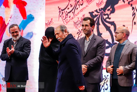علی نصیریان در مراسم اختتامیه بخش تجلی اراده ملی سی و هفتمین جشنواره فیلم فجر