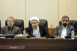 محسن رضائی ، آیت الله آملی لاریجانی و علی لاریجانی در آخرین جلسه مجمع تشخیص مصلحت نظام در سال ۹۷