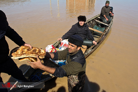 امداد رسانی به مناطق سیل زده شهر آق قلا
