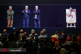 هوشنگ گلمکانی، ابراهیم حاتمی کیا و رضا کیانیان در افتتاحیه سی‌و‌هفتمین جشنواره جهانی فیلم فجر