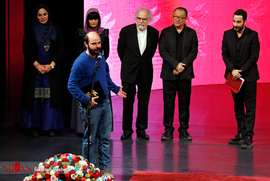 علی مصفا در اختتامیه سی‌و‌هفتمین جشنواره جهانی فیلم فجر