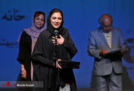 مونا فرجاد در شانزدهمین جشن بازیگر خانه تئاتر