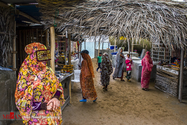 تک عکس / بازار محلی در ساحل قشم