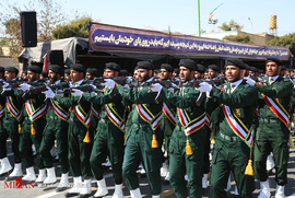 رژه نیرو‌های مسلح در آغاز هفته دفاع مقدس در اصفهان