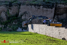 تخریب فنس کشی و دیوارکشی در زمین‌های کشاورزی - گرگان