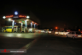 وضعیت پمپ بنزین‌ها در شب سهمیه بندی در قم