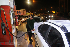 وضعیت پمپ بنزین‌ها در شب سهمیه بندی در قم