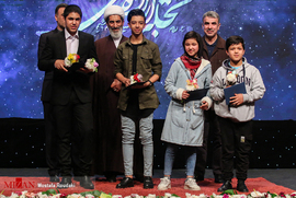 قدردانی و اهداء جوایز به بازیگران نوجوان فیلم سینمایی خورشيد در اختتامیه بخش تجلی اراده ملی سی و هشتمین جشنواره فیلم فجر