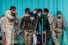 توزیع بسته‌های مقابله با کرونا در گرمخانه‌های تهران