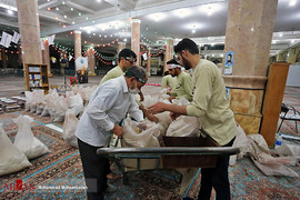 رزمایش کمک‌های مومنانه در مسجد مقدس جمکران
