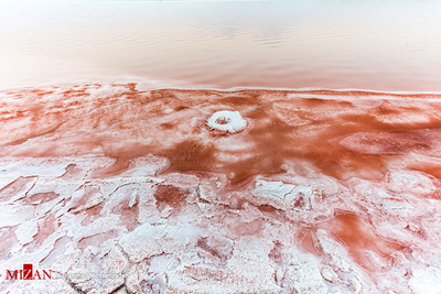 دریاچه نمک حوض سلطان به رنگ سرخ