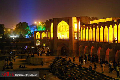 گرد و غبار هوای اصفهان (سی و سه پل)