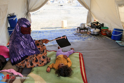 جولان گرما در کمپ سیل زدگان زاج و داربست
