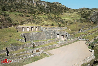 قنات باستانی تامبوماچای نام مستعار (حمام اینکا) واقع شده در شهر کوسکو، کشور پرو 