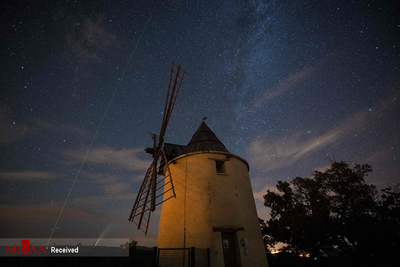 آسیاب بادی ، جنوب فرانسه - ستاره دنباله دار نئو وایز