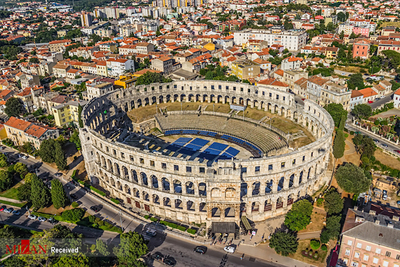 پولا آرنا - یکی از بزرگترین آمفی تئاترهای روم - ساخته شده بین سال 27 قبل از میلاد و 68 میلادی