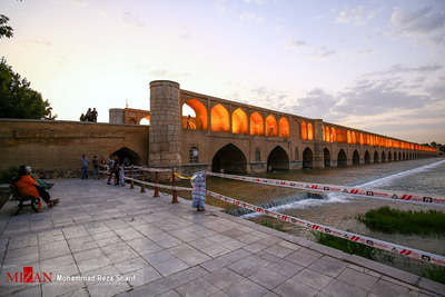 مسدود کردن قسمت‌هایی از سی و سه پل اصفهان