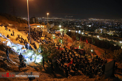 مراسم عزاداری شب عاشورای حسینی (ع) در کهف الشهدا