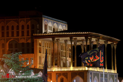 مراسم شام غریبان حسینی (ع) در میدان امام خمینی (ره) اصفهان