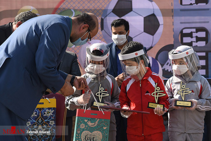 اعزام کاروان و توزیع اقلام ورزشی به مدارس کم برخوردار شهر تهران 