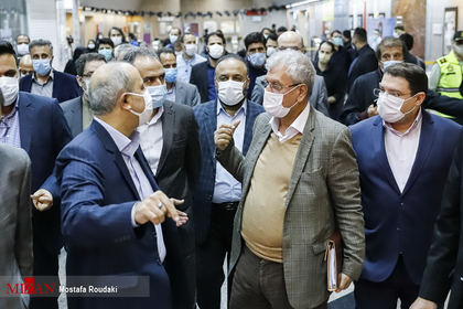 بازدید علی ربیعی سخنگوی دولت از طرح استفاده اجباری ماسک در مترو