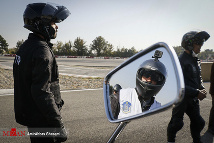 گرامی داشت هفته نیروی انتظامی یک دوره مسابقات موتورسواری به میزبانی فدراسیون موتورسواری و اتومبیلرانی با همکاری نیروی انتظامی تهران بزرگ در پیست سرعت مجموعه ورزشی آزادی