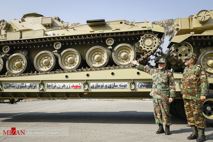 در مراسم رونمایی از ادوات و تجهیزات بازتولید شده نیروی زمینی ارتش
