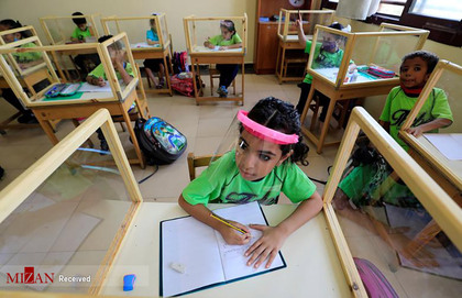 کودکان مصری در مدرسه در ایام کرونایی.