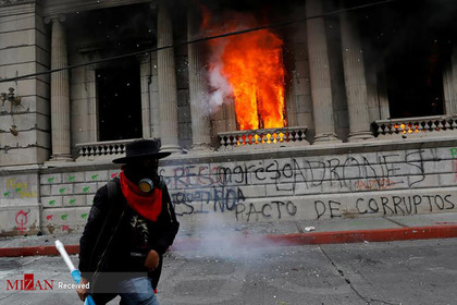 به آتش کشیدن مجلس گواتمالا.