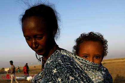 مهاجران اتیوپیایی در حال مهجرت به سودان در مرز سودان.