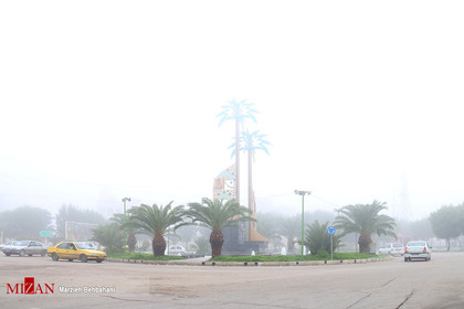 مه غلیظ صبحگاهی در شهر بندری آبادان