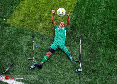 فوتبالیست معلول اندونزیایی در روز جهانی معلولین.