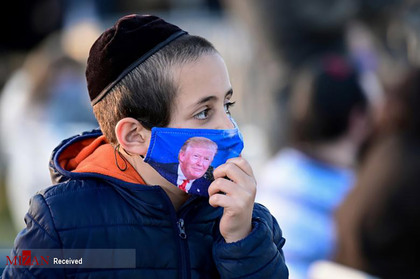 کودک یهودی با ماسک ترامپ.