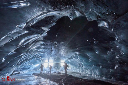 غار یخی طبیعی در عمق بیست متری در سوئیس.