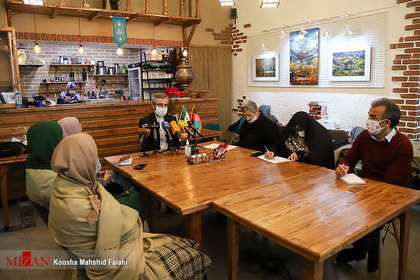 دیدار علی باقری‌کنی دبیر ستاد حقوق بشر با مهاجران افغانستانی در کافه کابل