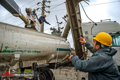 برخورد یک دستگاه تریلی با تیر برق در بهشهر - مازندران
