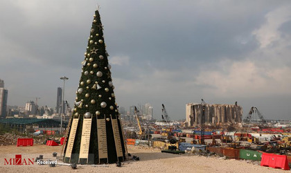 درخت کریسمس در بیروت.