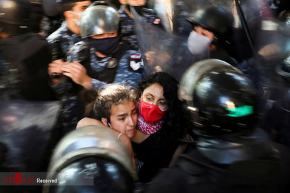 اعتراضات دانشجویان در بیروت به بالا رفتن شهریه دانشگاه ها.