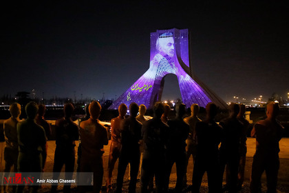 نورپردازی برج آزادی به مناسبت سالگرد شهادت حاج قاسم سلیمانی
