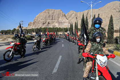 رژه موتور سواران در سالگرد تشییع سردار سلیمانی در کرمان
