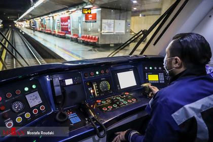 بازدید شبانه مسئولان مترو، آتش‌نشانی و اورژانس از مترو تهران
