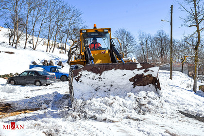 بازگشایی راه‌های روستایی و برف گیر آستارا
