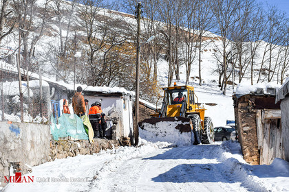 بازگشایی راه‌های روستایی و برف گیر آستارا
