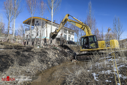 تخریب ساخت و ساز غیرمجاز دو مقام مسئول در فیروزکوه
