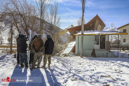 تخریب ساخت و ساز غیرمجاز دو مقام مسئول در فیروزکوه
