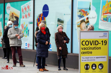 صف واکسن کرونا در انگلستان.
