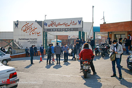 حضور ورزشکاران و هواداران مقابل بیمارستان محل بستری علی انصاریان
